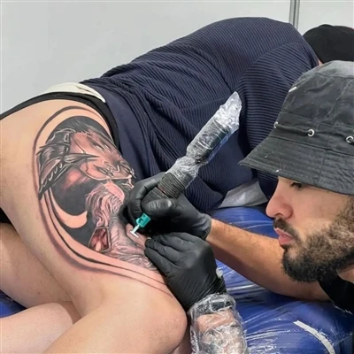 Ki jan yo idantifye kalifikasyon yo ak estanda ijyèn nan yon magazen tatoo?
