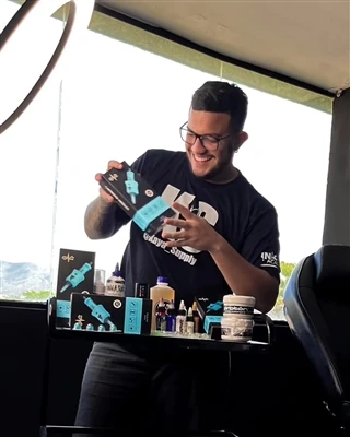Ki jan atis tatoo selèb entènèt bati mak pèsonèl ak monetize trafik nan medya...