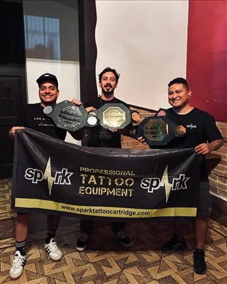 Èske gen yon limit laj pou jwenn yon tatoo?